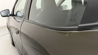 Used 2017 Renault Kwid [2017-2019] RXT 1.0 SCE Special Petrol Manual dents MINOR SCRATCH