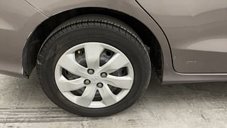Used 2015 Honda Mobilio [2014-2017] S Petrol Petrol Manual tyres RIGHT REAR TYRE RIM VIEW