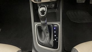 Used 2018 Hyundai Verna [2017-2020] 1.6 VTVT SX (O) AT Petrol Automatic interior GEAR  KNOB VIEW