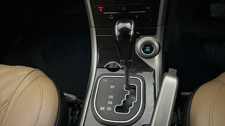 Used 2018 Mahindra XUV500 [2017-2021] W9 AT Diesel Automatic interior GEAR  KNOB VIEW
