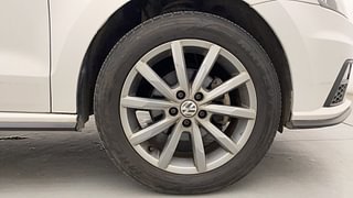Used 2022 volkswagen Vento Highline Plus 1.0L TSI Petrol AT Petrol Automatic tyres RIGHT FRONT TYRE RIM VIEW