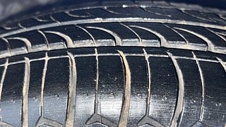 Used 2014 hyundai i10 Sportz 1.1 Petrol Petrol Manual tyres RIGHT FRONT TYRE TREAD VIEW