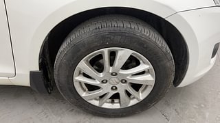 Used 2013 Maruti Suzuki Swift [2011-2017] ZXi Petrol Manual tyres RIGHT FRONT TYRE RIM VIEW