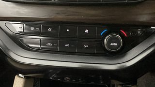 Used 2022 Tata Safari Kaziranga XZA Plus Diesel Automatic top_features Air conditioner