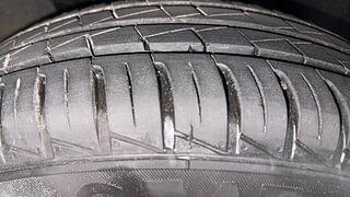 Used 2024 renault Kwid RXL(O) 1.0 Petrol MT SCE Petrol Manual tyres RIGHT FRONT TYRE TREAD VIEW