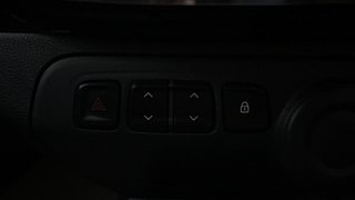 Used 2016 Renault Kwid [2015-2019] RXT Petrol Manual top_features Power windows