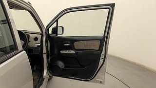 Used 2015 Maruti Suzuki Wagon R 1.0 [2010-2019] VXi Petrol Manual interior RIGHT FRONT DOOR OPEN VIEW
