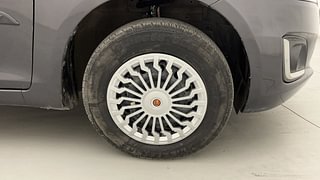 Used 2016 Maruti Suzuki Swift [2011-2017] VXi Petrol Manual tyres RIGHT FRONT TYRE RIM VIEW