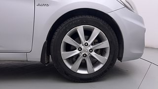 Used 2012 Hyundai Verna [2011-2015] Fluidic 1.6 CRDi SX Opt AT Diesel Automatic tyres RIGHT FRONT TYRE RIM VIEW