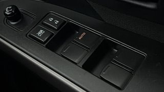 Used 2021 Maruti Suzuki S-Cross Sigma 1.5 Petrol Manual top_features Power windows