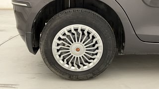 Used 2016 Maruti Suzuki Swift [2011-2017] VXi Petrol Manual tyres RIGHT REAR TYRE RIM VIEW