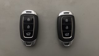 Used 2019 Hyundai Verna [2017-2020] 1.6 VTVT SX + AT Petrol Automatic extra CAR KEY VIEW