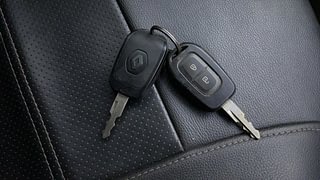 Used 2016 Renault Kwid [2015-2019] RXT Petrol Manual extra CAR KEY VIEW