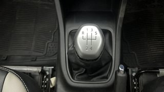Used 2021 Renault Triber RXZ Petrol Manual interior GEAR  KNOB VIEW