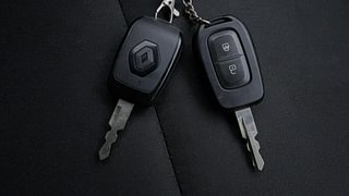 Used 2023 Renault Kwid 1.0 RXT AMT SCE Petrol Automatic extra CAR KEY VIEW