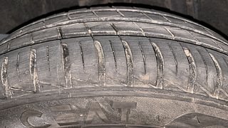 Used 2022 Renault Kwid 1.0L RXT(O) AMT Petrol Automatic tyres RIGHT REAR TYRE TREAD VIEW