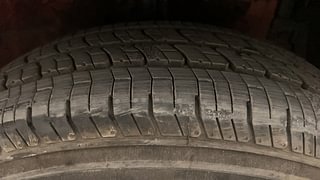 Used 2013 Maruti Suzuki Swift [2011-2017] VXi Petrol Manual tyres RIGHT FRONT TYRE TREAD VIEW