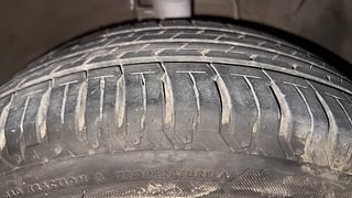 Used 2019 Hyundai Verna [2017-2020] 1.6 VTVT SX + AT Petrol Automatic tyres RIGHT FRONT TYRE TREAD VIEW