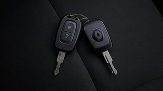Used 2022 Renault Kwid 1.0L RXT(O) AMT Petrol Automatic extra CAR KEY VIEW