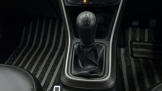 Used 2021 Maruti Suzuki S-Cross Sigma 1.5 Petrol Manual interior GEAR  KNOB VIEW