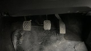 Used 2016 Maruti Suzuki Swift [2011-2017] VXi Petrol Manual interior PEDALS VIEW
