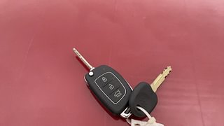 Used 2014 Hyundai Xcent [2014-2017] S (O) Diesel Diesel Manual extra CAR KEY VIEW