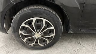 Used 2011 Ford Figo [2010-2015] Duratec Petrol ZXI 1.2 Petrol Manual tyres LEFT FRONT TYRE RIM VIEW