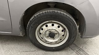 Used 2012 Maruti Suzuki Wagon R 1.0 [2010-2019] LXi Petrol Manual tyres RIGHT FRONT TYRE RIM VIEW