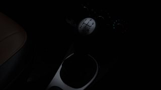 Used 2017 Renault Duster [2015-2020] RXL Petrol Petrol Manual interior GEAR  KNOB VIEW