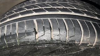 Used 2017 maruti-suzuki Ciaz Alpha Petrol Petrol Manual tyres RIGHT FRONT TYRE TREAD VIEW