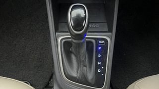 Used 2019 Hyundai Verna [2017-2020] 1.6 VTVT SX + AT Petrol Automatic interior GEAR  KNOB VIEW