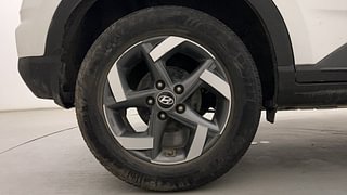 Used 2020 Hyundai Venue [2019-2022] SX Plus 1.0 Turbo DCT Petrol Automatic tyres RIGHT REAR TYRE RIM VIEW