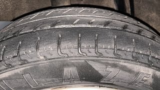 Used 2016 Renault Kwid [2015-2019] RXT Petrol Manual tyres RIGHT REAR TYRE TREAD VIEW