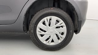 Used 2015 Maruti Suzuki Swift [2011-2017] VXi Petrol Manual tyres LEFT REAR TYRE RIM VIEW