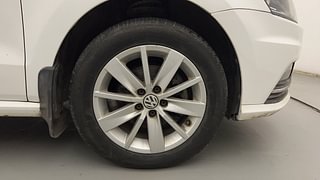 Used 2017 Volkswagen Ameo [2016-2020] Highline1.2L (P) Petrol Manual tyres RIGHT FRONT TYRE RIM VIEW