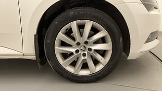 Used 2016 Skoda Superb [2016-2019] L&K TSI AT Petrol Automatic tyres RIGHT FRONT TYRE RIM VIEW