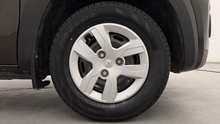 Used 2019 Renault Kwid [2015-2019] 1.0 RXT AMT Opt Petrol Automatic tyres RIGHT FRONT TYRE RIM VIEW