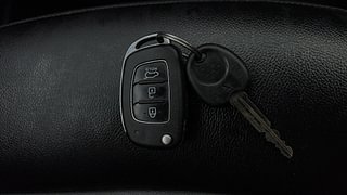 Used 2018 Hyundai Elite i20 [2018-2020] Asta 1.2 Dual Tone Petrol Manual extra CAR KEY VIEW