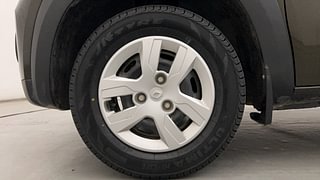Used 2019 Renault Kwid [2015-2019] 1.0 RXT AMT Opt Petrol Automatic tyres LEFT FRONT TYRE RIM VIEW