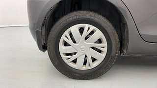 Used 2015 Maruti Suzuki Swift [2011-2017] VXi Petrol Manual tyres RIGHT REAR TYRE RIM VIEW