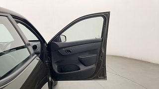 Used 2018 Renault Kwid [2015-2019] 1.0 RXT AMT Opt Petrol Automatic interior RIGHT FRONT DOOR OPEN VIEW