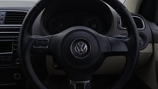 Used 2013 volkswagen Vento 1.6L Highline Diesel Diesel Manual top_features Airbags