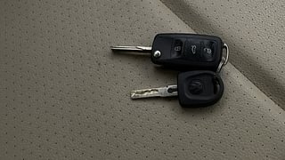 Used 2013 volkswagen Vento 1.6L Highline Diesel Diesel Manual extra CAR KEY VIEW