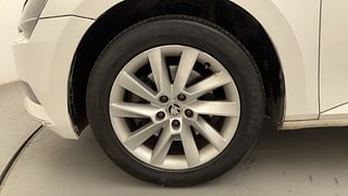Used 2016 Skoda Superb [2016-2019] L&K TSI AT Petrol Automatic tyres LEFT FRONT TYRE RIM VIEW