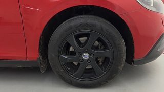 Used 2016 Volvo V40 Cross Country [2013-2018] T4 Momentum Petrol Automatic tyres RIGHT FRONT TYRE RIM VIEW