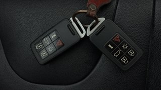 Used 2016 Volvo V40 Cross Country [2013-2018] T4 Momentum Petrol Automatic extra CAR KEY VIEW
