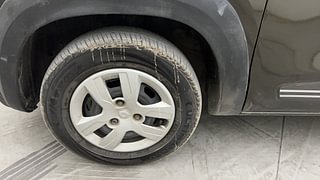 Used 2019 Renault Kwid [2017-2019] RXT 1.0 SCE Special (O) Petrol Manual tyres LEFT FRONT TYRE RIM VIEW