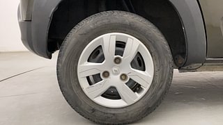 Used 2018 Renault Kwid [2015-2019] 1.0 RXT AMT Opt Petrol Automatic tyres RIGHT REAR TYRE RIM VIEW