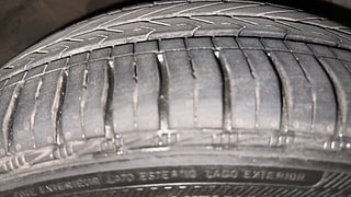 Used 2018 Hyundai Grand i10 [2017-2020] Sportz (O) AT 1.2 Kappa VTVT Petrol Automatic tyres RIGHT FRONT TYRE TREAD VIEW