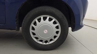 Used 2014 Maruti Suzuki Alto 800 [2012-2016] Lxi Petrol Manual tyres RIGHT FRONT TYRE RIM VIEW